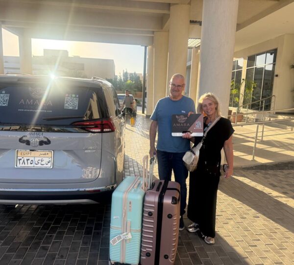 Couple with luggage at their hotel pickup for a private transfer in Hurghada