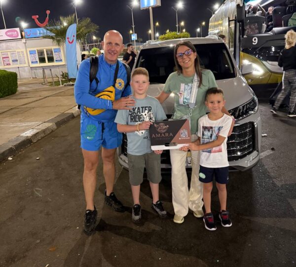 Family arriving with a private airport transfer in Hurghada with Amara Hurghada Trip